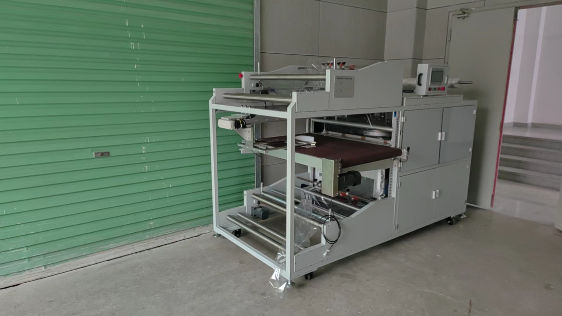 給重慶某國企提供的蚊香盤圓盤套袋收縮包裝機